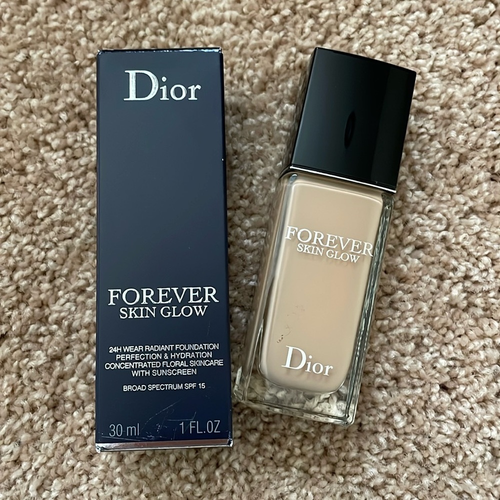 Dior Forever Skin Glow Foundation